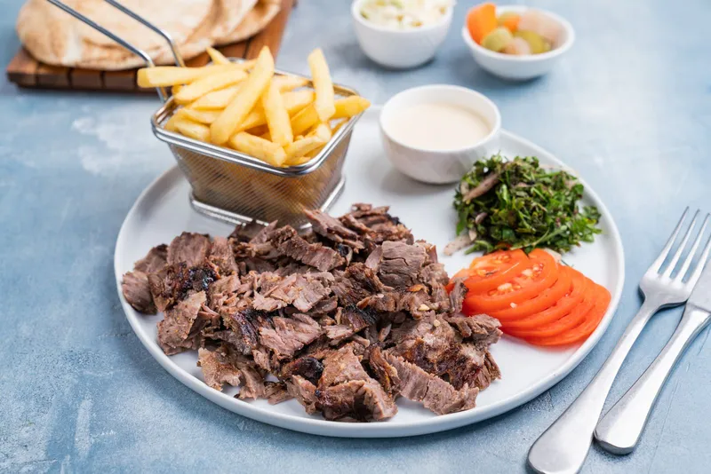 شاورما لحم على الصحن